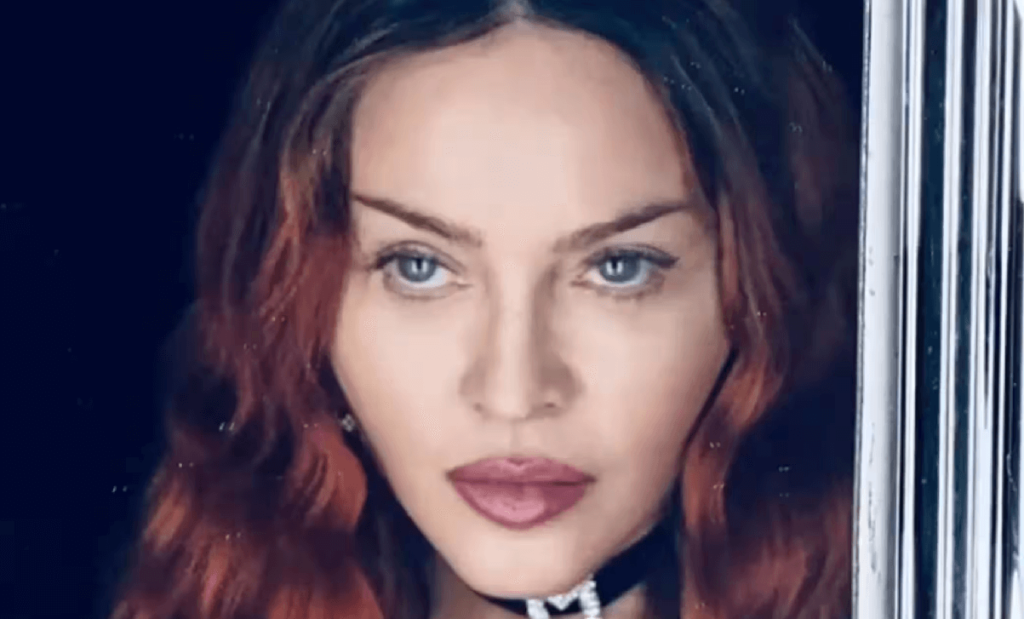 Madonna non sta bene Troppo malata, non riesce ad alzarsi dal letto, le ultime notizie