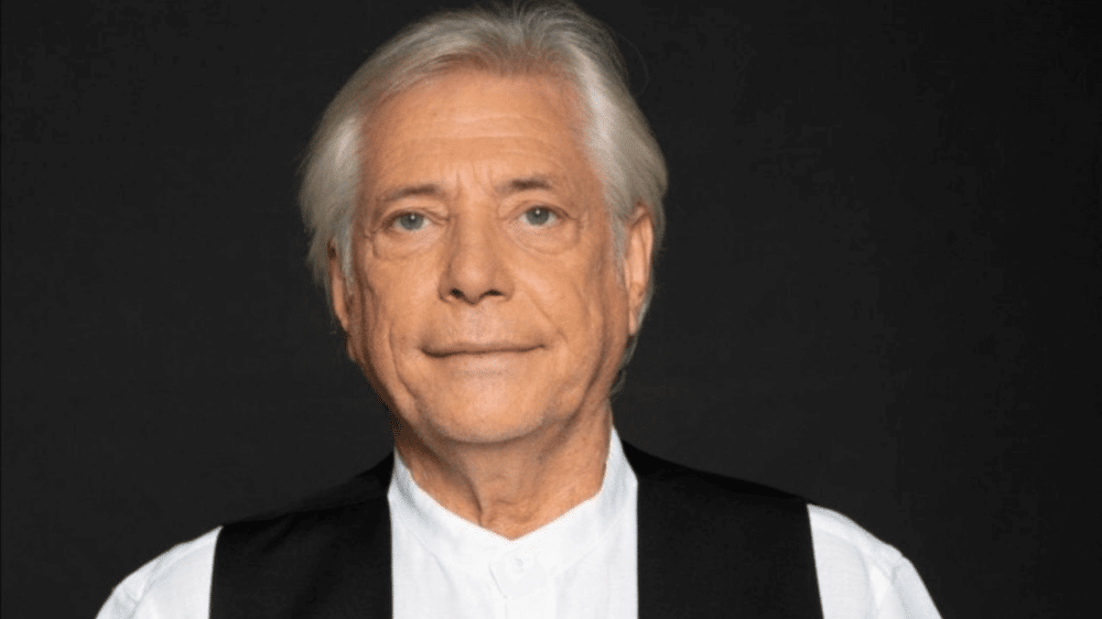 Mi vergognavo di essere povero. Lasciai Napoli perché mi spararono in casa Nino D'Angelo compie 66 anni