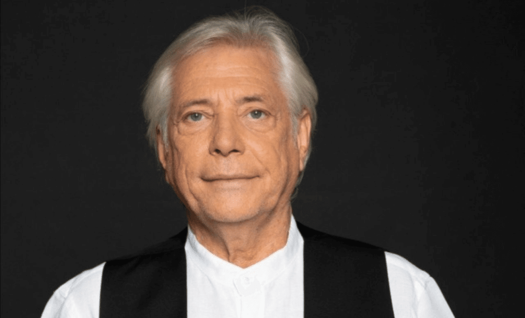 Mi vergognavo di essere povero. Lasciai Napoli perché mi spararono in casa Nino D'Angelo compie 66 anni