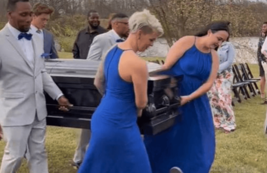 Si finge morto e organizza il funerale L'ho fatto perché mia moglie chiede troppi soldi, la storia