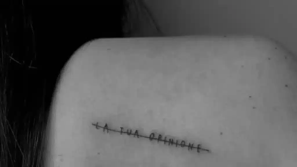 I nuovi tatuaggi di Aurora Ramazzotti: uno per suo figlio, uno per gli haters.