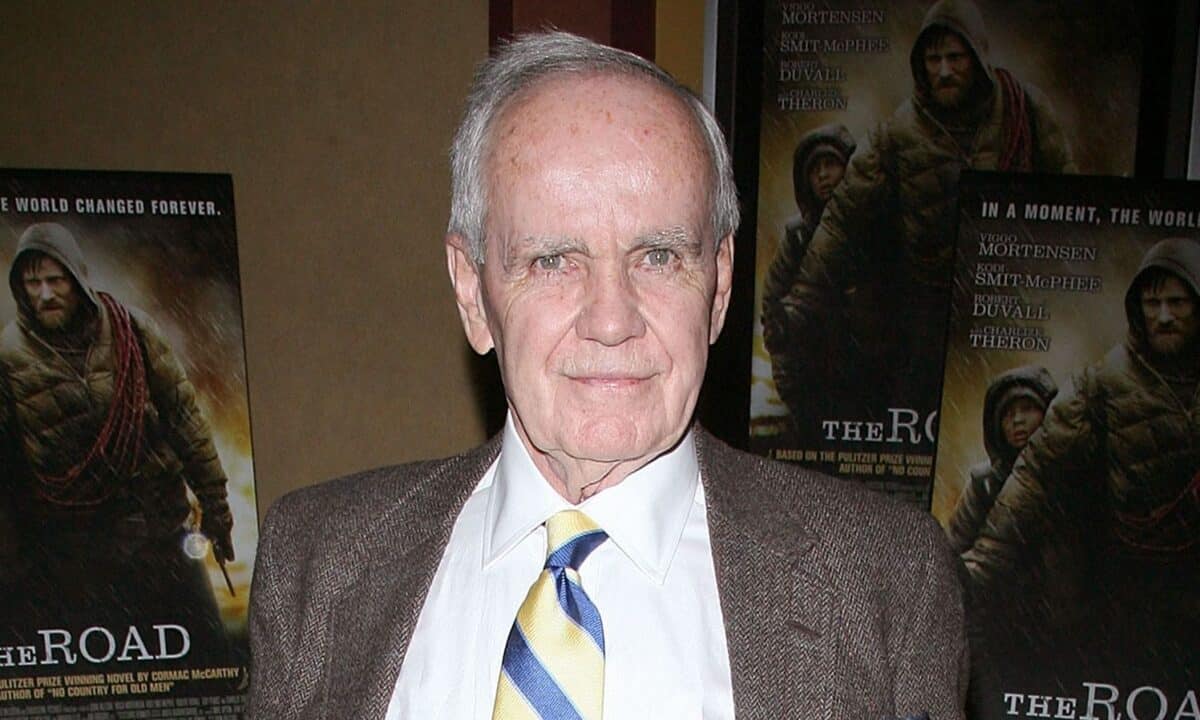 Si è spento nella sua casa di Santa Fe, uno dei più grandi scrittori americani. Un uomo schivo e solitario, l'autore di The Road e Non è un paese per vecchi ha regalato alla letteratura e al cinema capolavori senza tempo