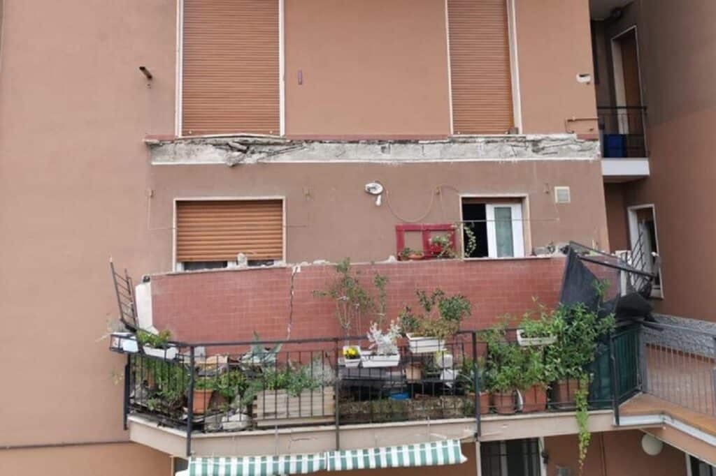 Desenzano, anziana precipita dal balcone