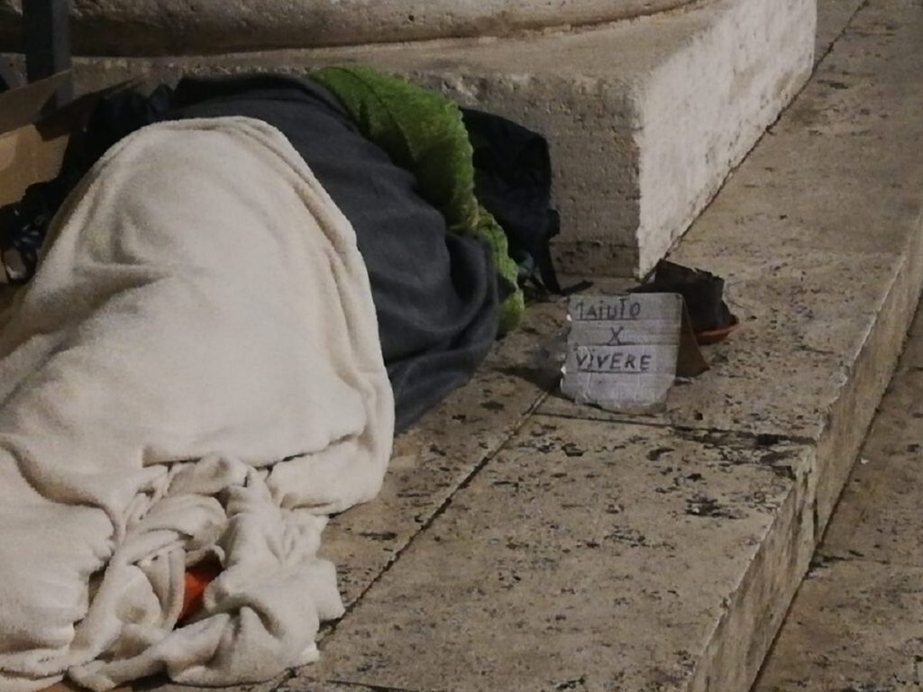 Pomigliano, clochard ucciso