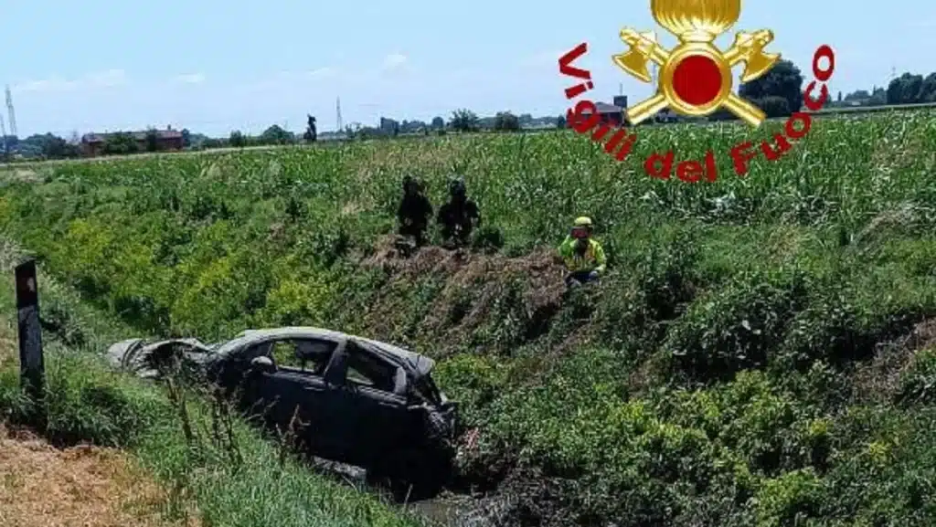 Budrio, auto nel fossato: muore Valentina De Luca