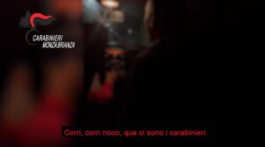 Il giovane ha guidato la vettura, alternandosi con i suoi amici, per due notti di fila, a Giussano e nei comuni limitrofi