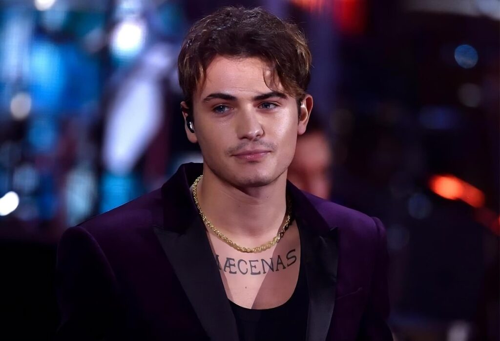 Federico Rossi parla del bacio alla fan sotto il palco