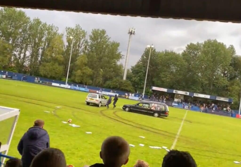 È successo nell'amichevole pre-season della Northern Premier League tra Dunston e Gateshead di venerdì