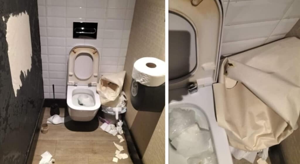 Cliente di un bar strappa la carta da parati del bagno per pulirsi: Se ci fosse stato il rotolo non sarebbe successo"