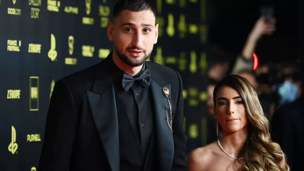 Donnarumma e la compagna son riusciti a liberarsi e a rifugiarsi in un hotel, nei pressi della loro abitazione