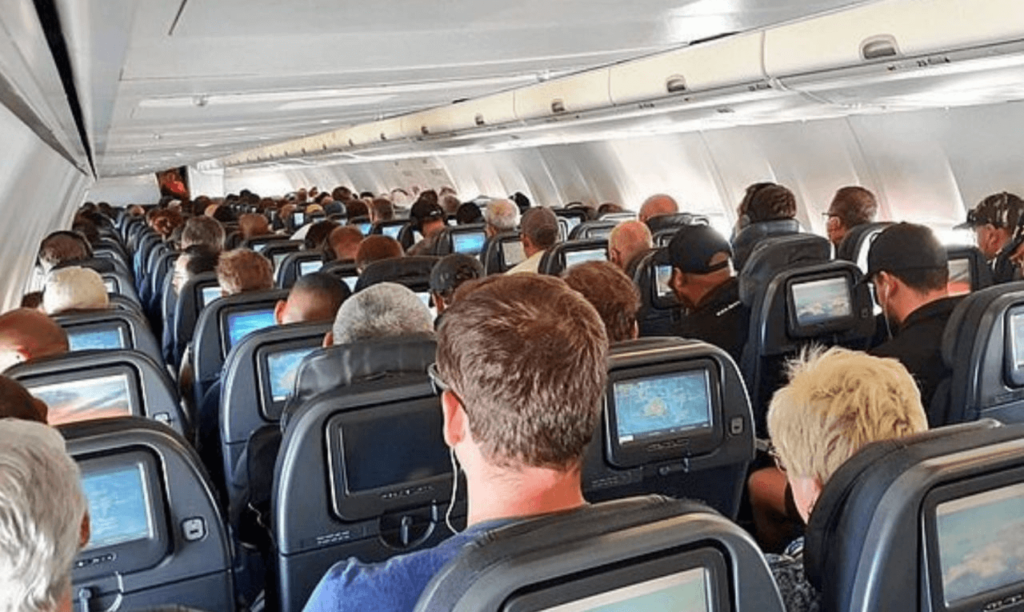 Episodio choc in aereo si scopre i genitali davanti ai passeggeri. L'uomo Mi avete frainteso!, la scena