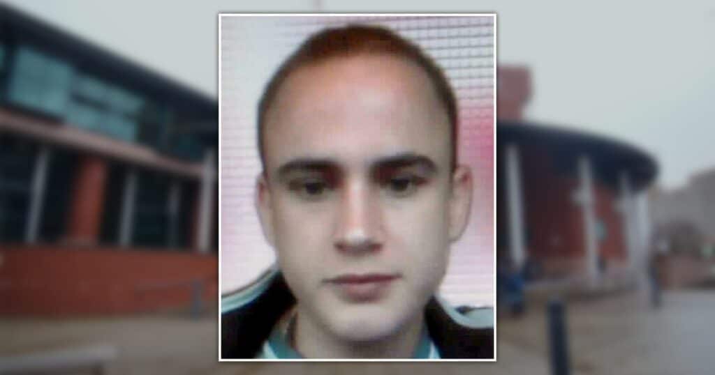 Il 42enne ha fatto numerose chiamate alla banca fingendo di essere suo padre e persino sua madre morta mesi prima