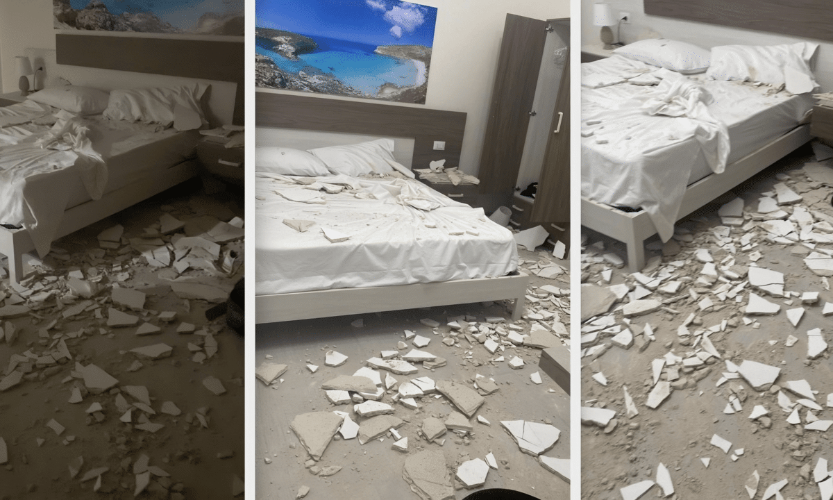 Crolla il tetto di una casa durante il primo giorno di vacanza: paura per una donna