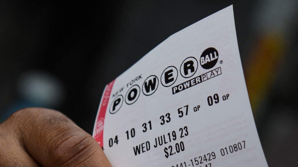 È stato venduto in California il biglietto da un miliardo di dollari di montepremi, considerato il sesto premio più alto mai vinto negli Usa e il terzo in tutta la storia del gioco