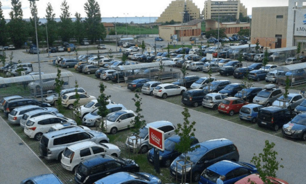 La lite per il parcheggio finisce in tragedia 28enne ucciso al centro commerciale di Nola