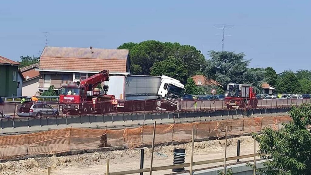 Incidente A8 Varese Milano all'altezza di Lainate.