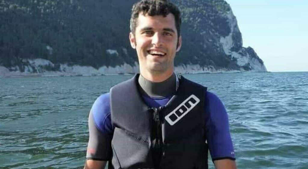 Sono serviti a poco il massaggio cardiaco e le manovre rianimatorie: il cuore del giovane Lorenzo ha cessato di battere