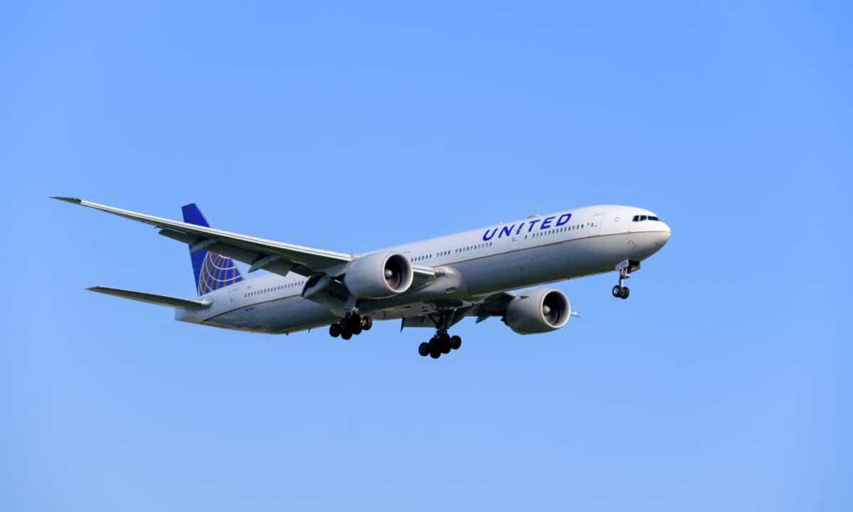 Come riporta Flightradar24, il volo della United Airlines è stato deviato per la presenza di un disturbatore che ha animatamente protestato per il servizio dei pasti