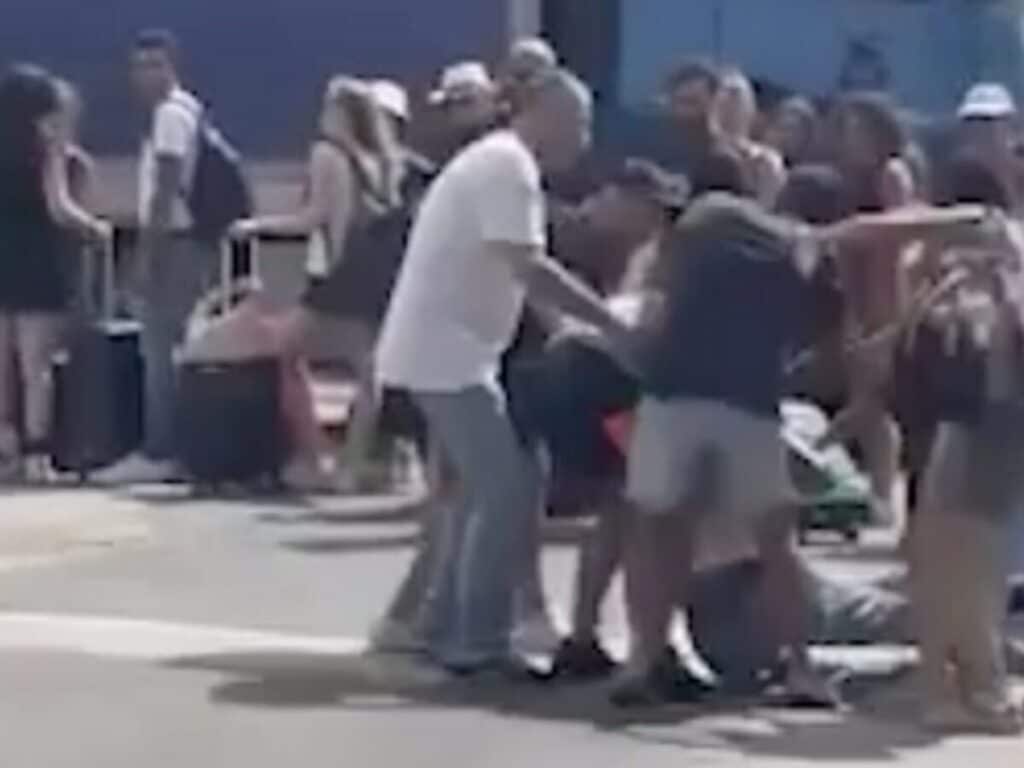 L'episodio è avvenuto al Porto di Napoli, più precisamente nell'area degli imbarchi dei traghetti di Calata Porta di Massa