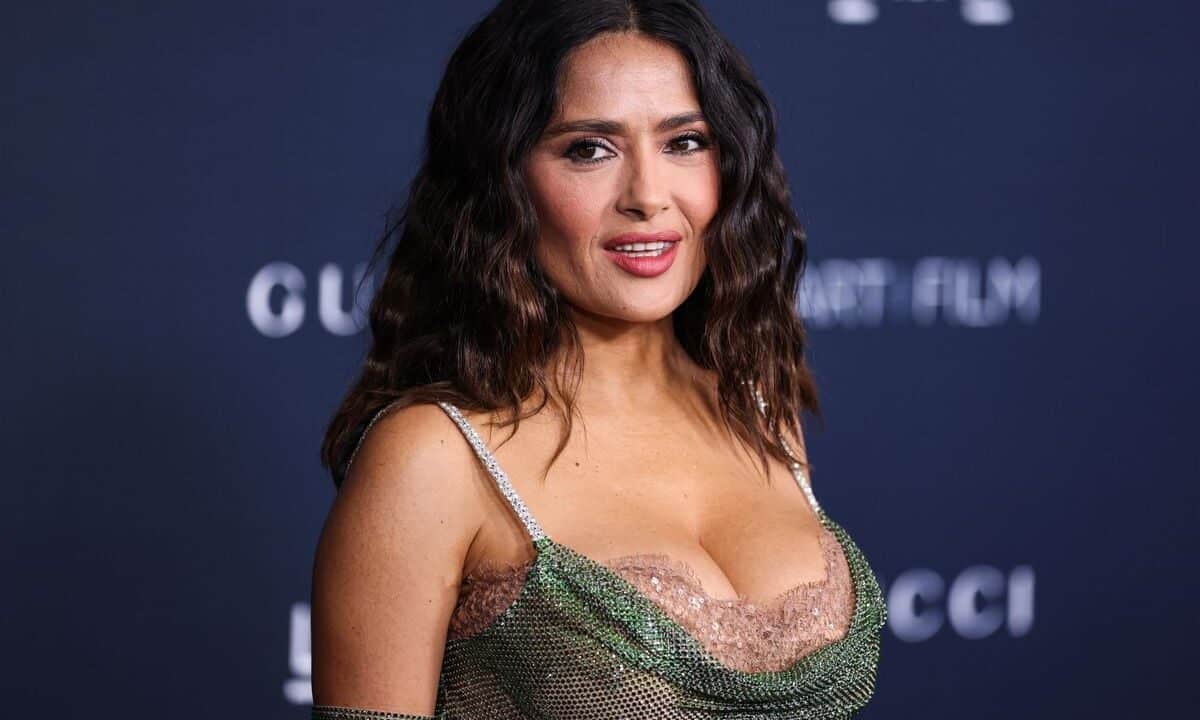 L'attrice messicana pubblica sui social un'immagine in bikini che ha esaltato e fatto impazzire tutto il web