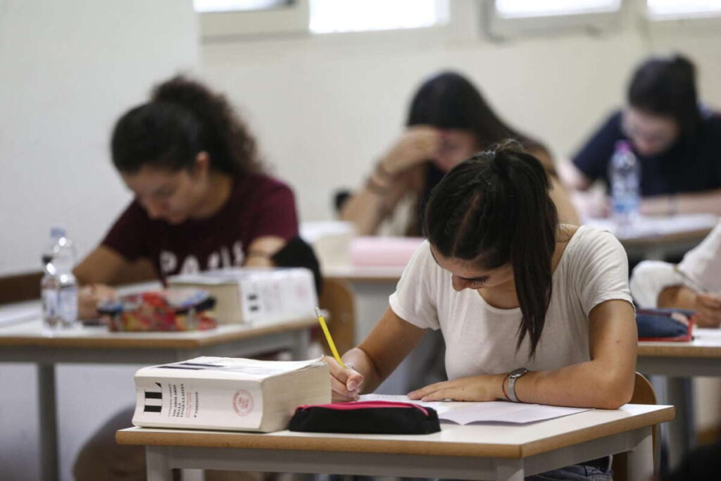 Il Tar trentino ha accolto il ricorso di una studentessa di liceo, respinta per 5 insufficienze in materie fondamentali, che ora potrà accedere all'esame suppletivo di maturità