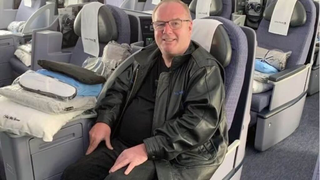 Tom Stuker, l'uomo con il biglietto aereo a vita: "Il miglior investimento della mia vita"