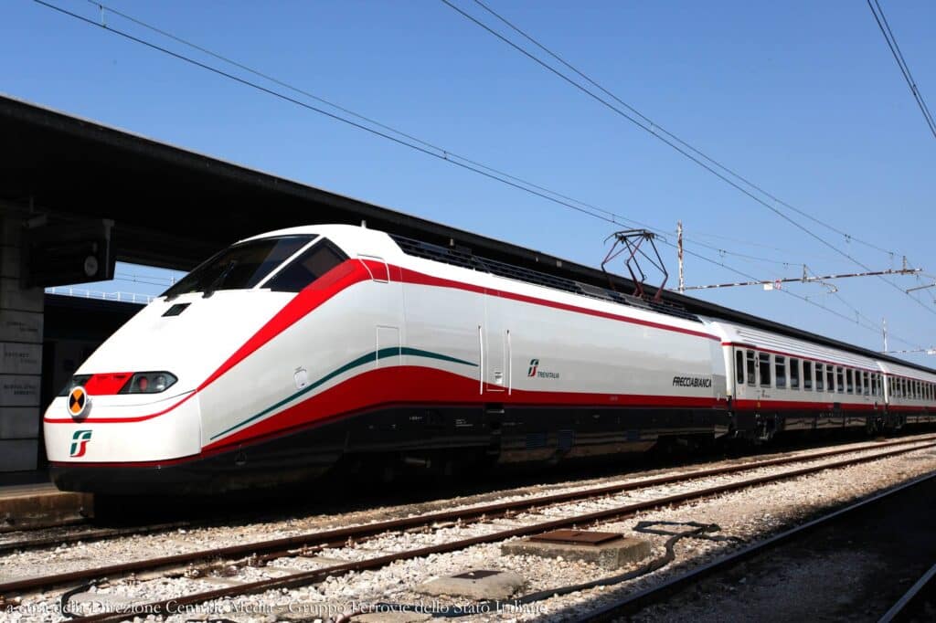 Partorisce in Frecciabianca grazie all’aiuto del capotreno e dell’ostetrica a distanza