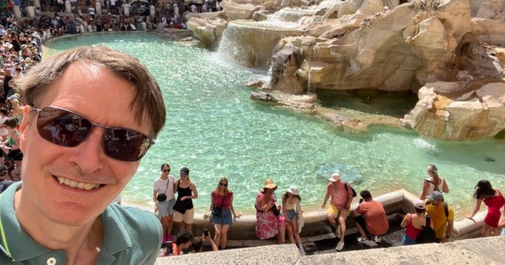 Il ministro tedesco ha documentato passo per passo quello che per lui è uno dei paesi più belli ma che in futuro non avrà più, almeno in estate, l'affluenza turistica che tanto lo contraddistingue