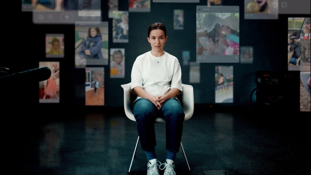 La clip svela come qualsiasi tipo di materiale riguardante i nostri bambini possa essere modificato e trasformato con l'utilizzo dell'Intelligenza Artificiale