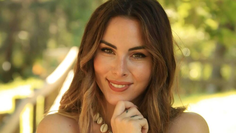 Micol Olivieri derisa dalle cameriere