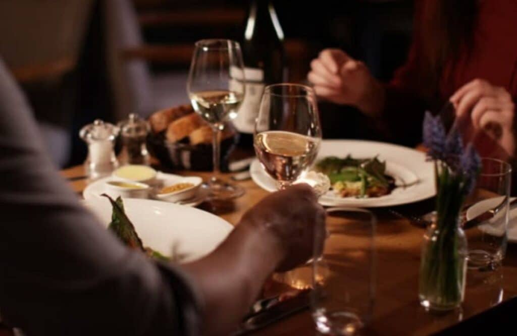 siete una bella famiglia e paga loro la cena