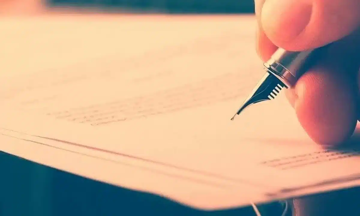 Anziana nobile lascia 5 milioni di auro al toyboy con meno della metà dei suoi anni.