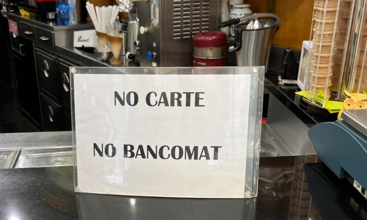 "Il bancomat non è un pagamento valido e se mi fanno la multa non ci sono problemi perché intanto vinco il ricorso", ha commentato il barista