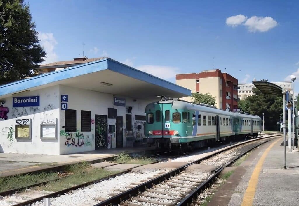 Le tolgono il reddito di cittadinanza e tenta il suicidio buttandosi sotto un treno in provincia di Salerno.