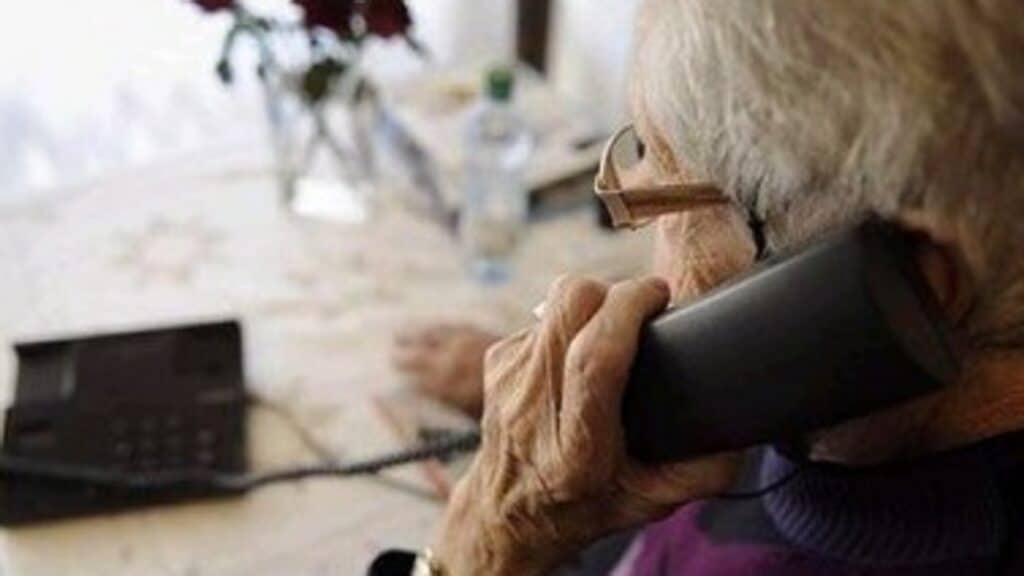 “Nonna pagami il corriere”, ma lei non ci casca: arrestato truffatore.