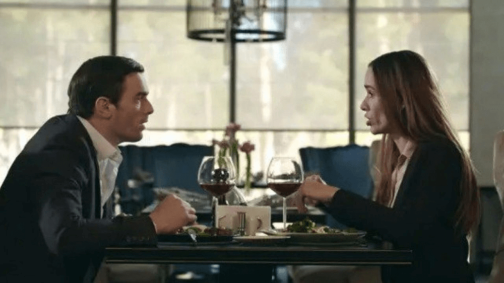 Uomini ridicoli!. Appuntamento sull'app di incontri, lui paga la cena ma lei lo rifiuta la reazione finisce in tv, la ricostruzione