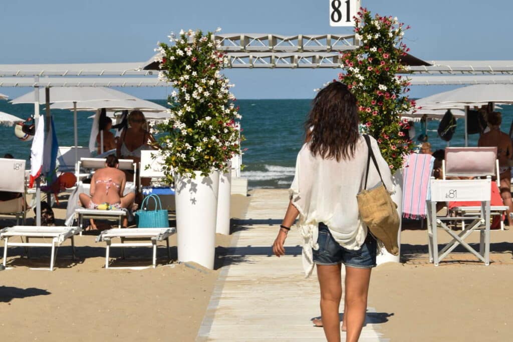 Vieta di usare il bagno a chi viene dalla spiaggia libera