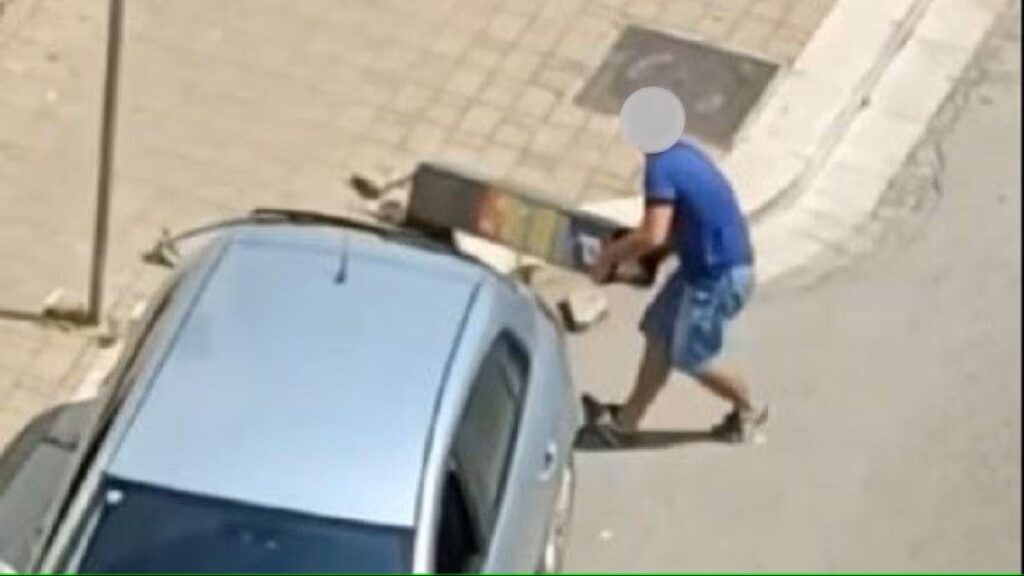 evade dai domiciliari e ruba parchimetro