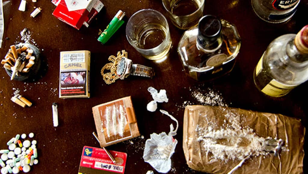 festino con alcol e droga