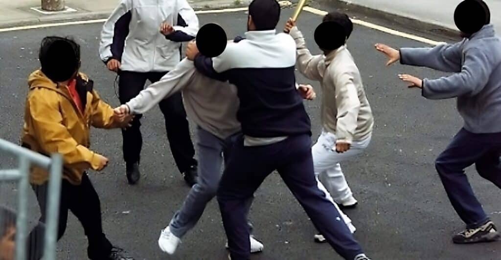 Rissa tra minori per un commento inopportuno a una ragazza di 16 anni.