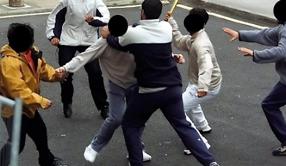 Rissa tra minori per un commento inopportuno a una ragazza di 16 anni.