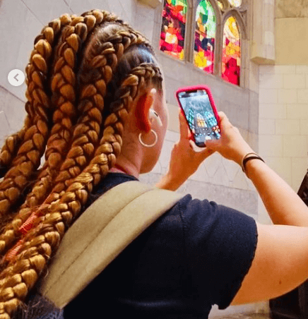 Il nuovo look dell'ex suor Cristina.