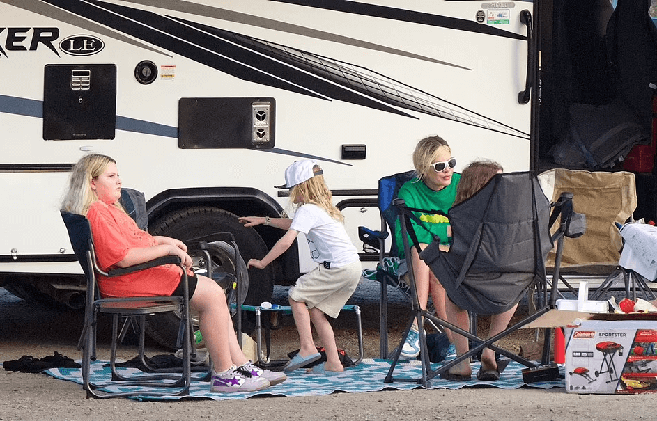 I figli di Tori Spelling: le condizioni in cui vive la famiglia dell'attrice di Beverly Hills 90210.