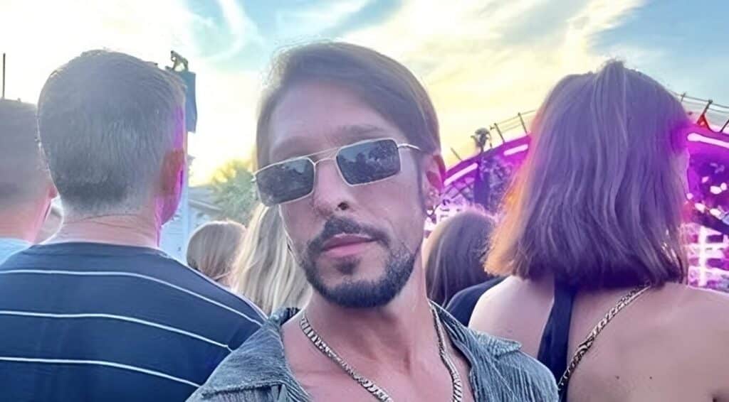 Muore d’infarto a 41 anni mentre è in vacanza in Sardegna a San Teodoro.