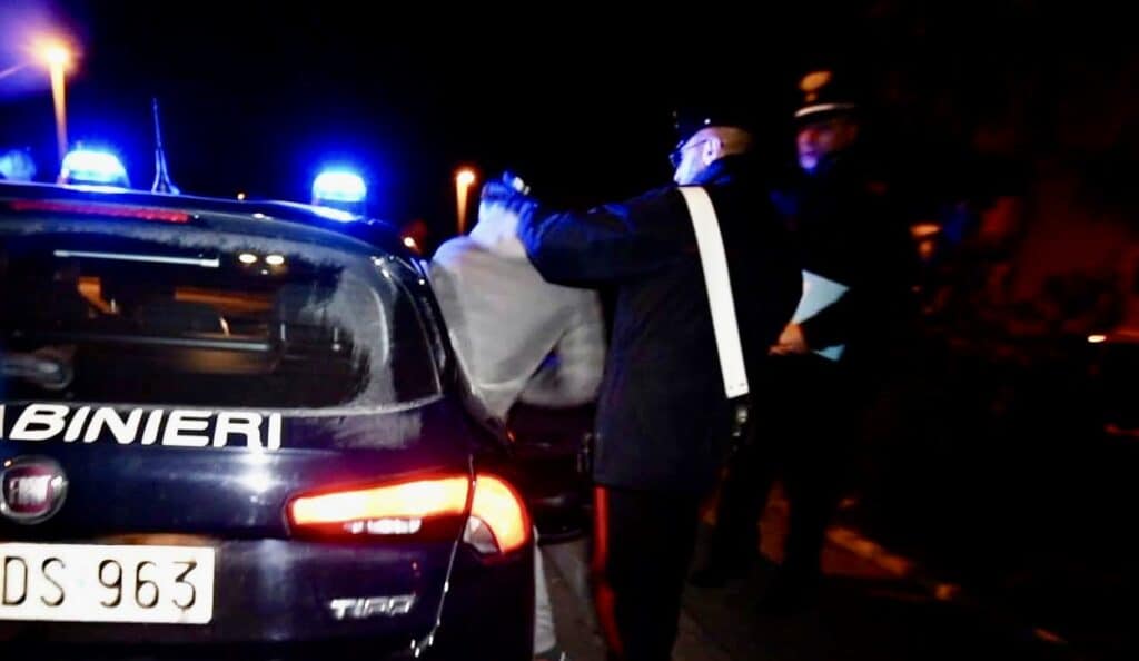 Figlia minorenne chiama il 112 e lo fa arrestare a Crotone.