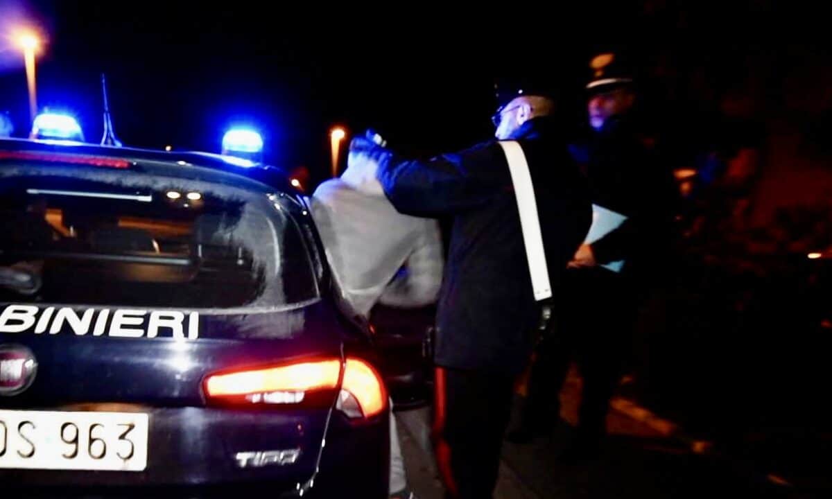 Figlia minorenne chiama il 112 e lo fa arrestare a Crotone.