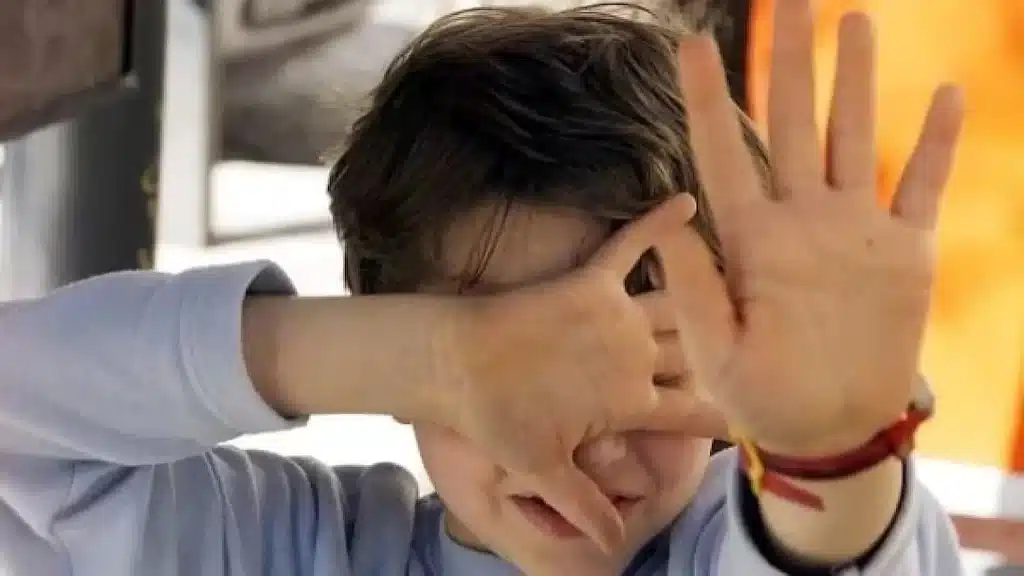 Entra in casa di un bimbo con una scusa e lo violenta a Benevento.