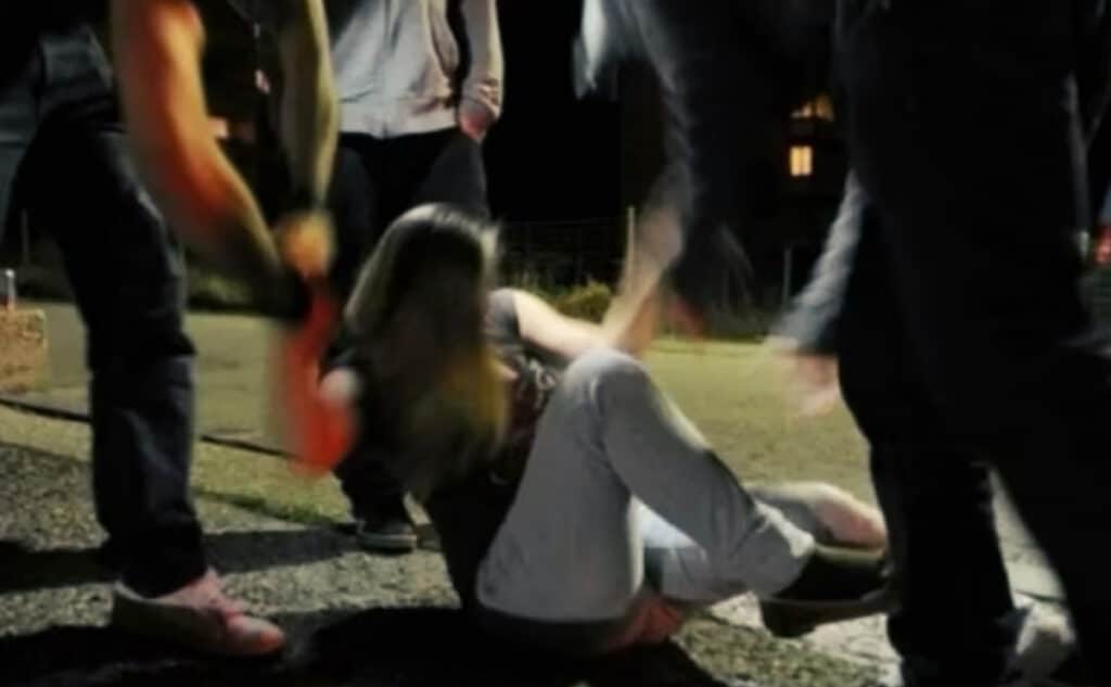 41enne stuprata in gruppo a Napoli