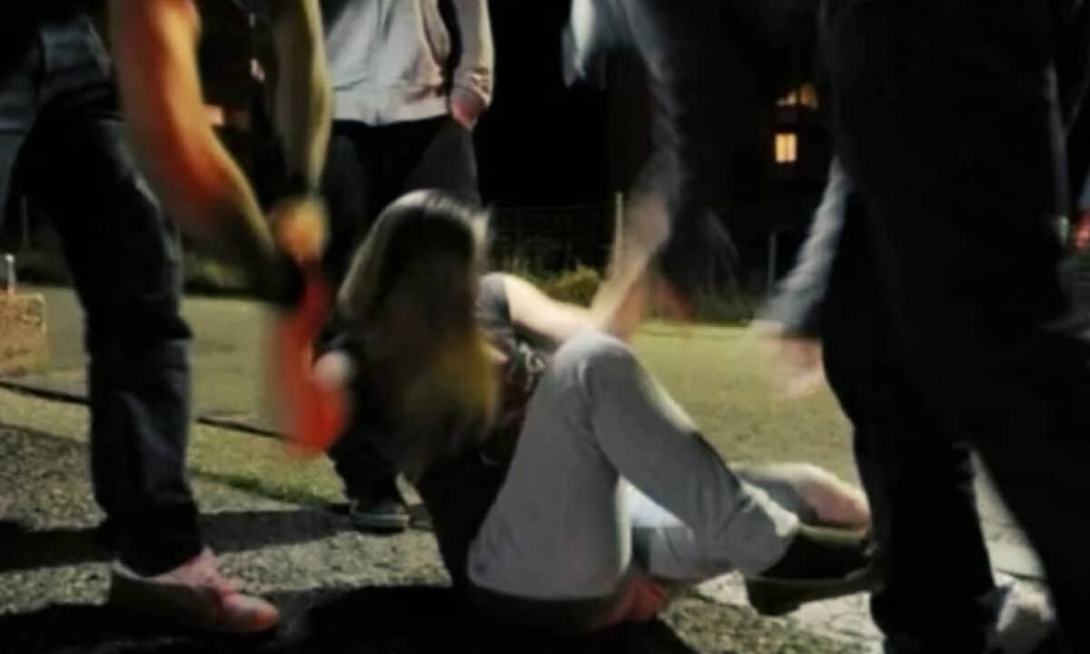 41enne stuprata in gruppo a Napoli