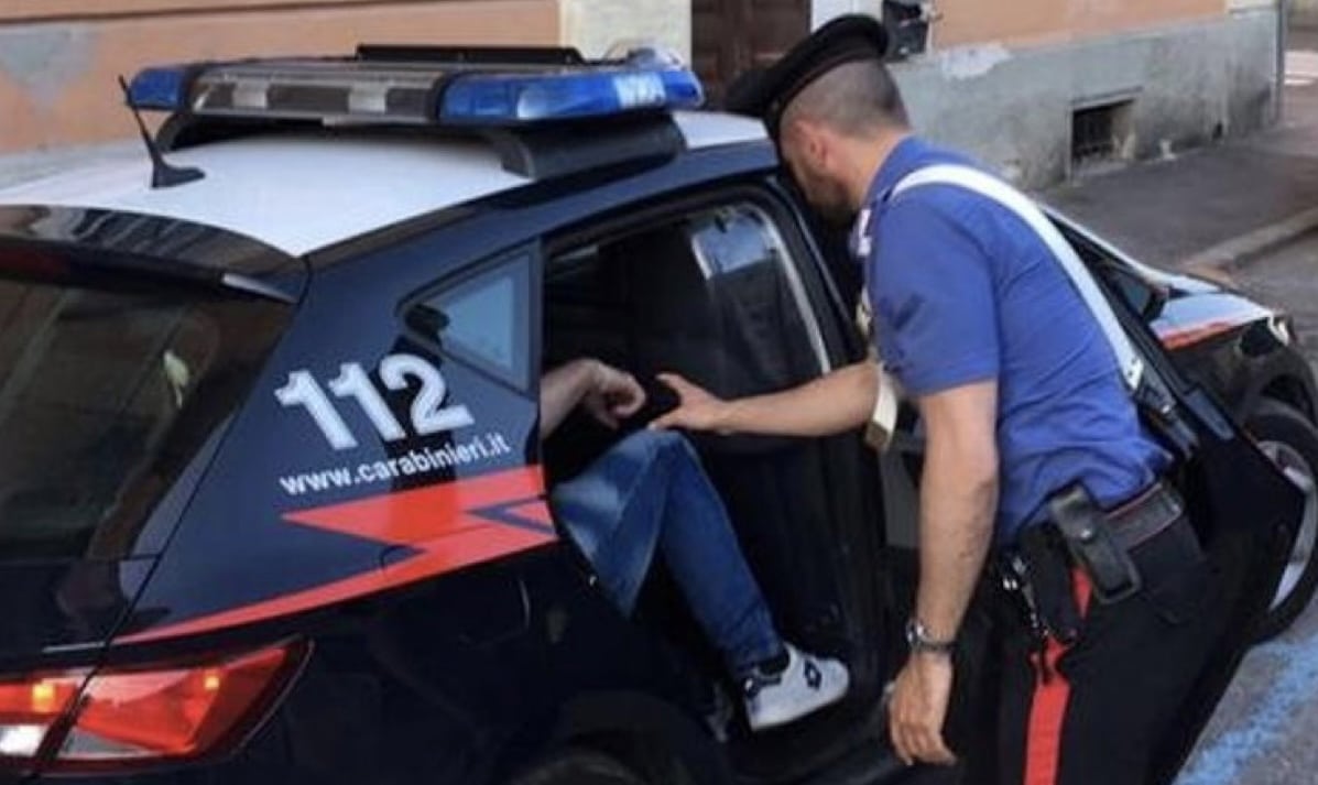 Brianza: bestemmia alla cena, un condomino lo accoltella